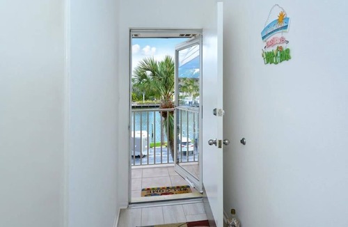 Siesta Key Condo | Gulf-Front Retreat – Relax & Recharge