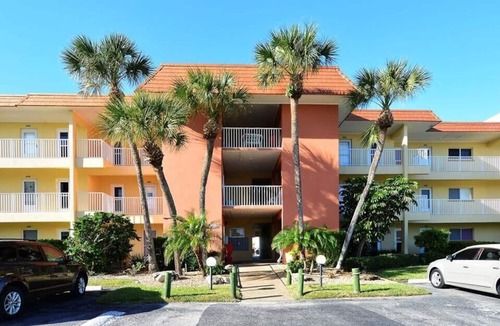 Siesta Key Condo | Gulf-Front Retreat – Relax & Recharge