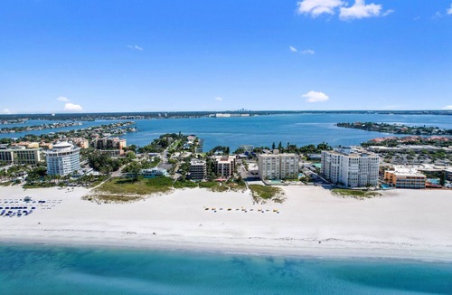 St. Pete Beach Condo | Gulf Gate Resort 507 Spacious Condo , SUMMER "Value" Priced 197 per night