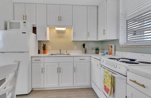Bonita Springs Condo | GULF VIEW | 8TH FLOOR STUDIO | 2 FULL BEDS | FREE PARKING + WIFI | BEACH GEAR