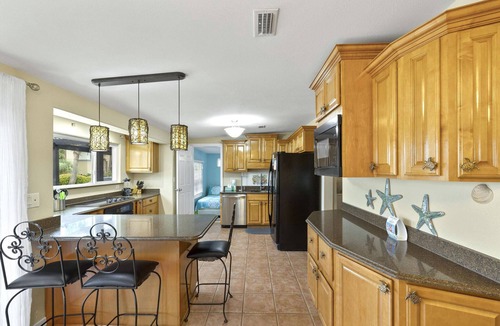 Villa Primera House | Gulf View Beach Cottage with Rooftop Deck | Pet Friendly