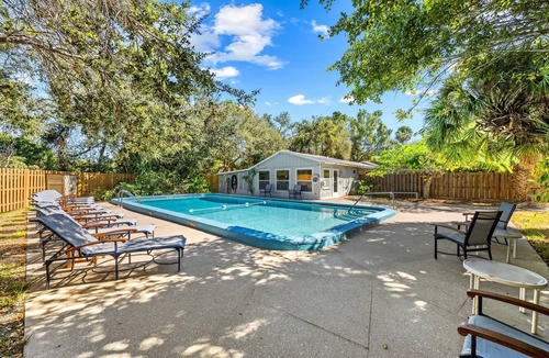 Englewood House | Gulf View Escape on the Beach with Lounging Deck