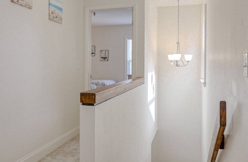 Indian Shores House | Gulf view retreat with private access to indian rocks beach & free WiFi