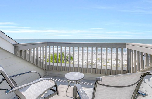 Indian Shores House | Gulf view retreat with private access to indian rocks beach & free WiFi