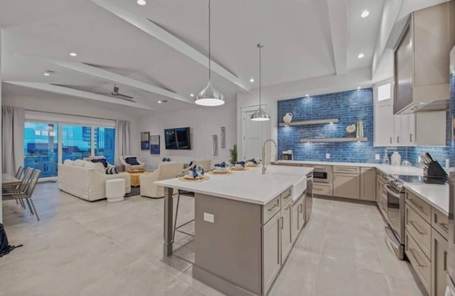 Siesta Key House | Gulf Views/Steps to Beach/Resort Pool w/Slide/Spa