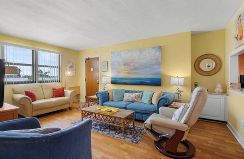 St. Pete Beach Condo | Gulf Winds 1505 — Updated Tile Floors & Room for Everyone