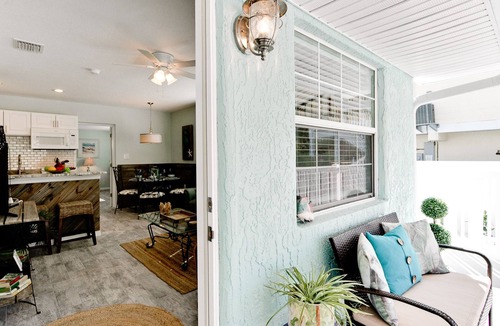 Holmes Beach House | Gulf Winds A – Beach Days & Dog-Friendly AM Island Adventures