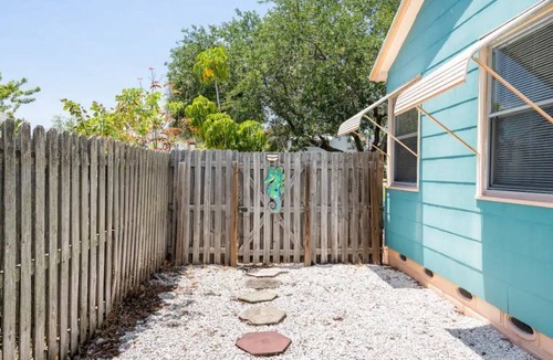 Gulfport Cottage | Gulfport Cottage STEPS to Beach & Restaurants