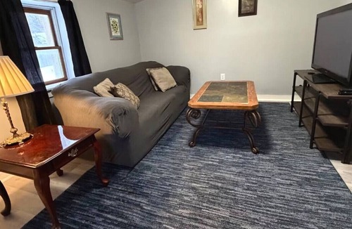 Lakefront Apartment | H4-1 Bedroom located at the Inner Harbor