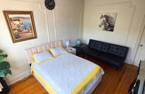 Paterson House | Habitación Privada Práctica con TV de 65 pulgadas en zona comercial muy activa