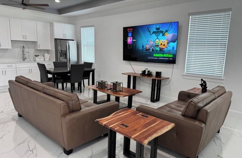 Pinecrest West Park House | Hale Haven - Luxury Stay in the Heart of Tampa!