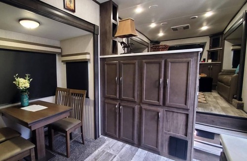 River Ranch Cottage | HAPPY GLAMPERS RV! Turn-Key Glamping Package! 236