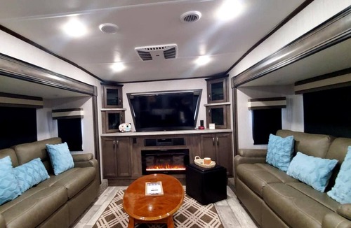 River Ranch Cottage | HAPPY GLAMPERS RV! Turn-Key Glamping Package! 236