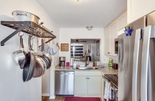 Oceanmarsh Subdivision House | Harbor Island Condo w/Pool Access: Walk to Beach!