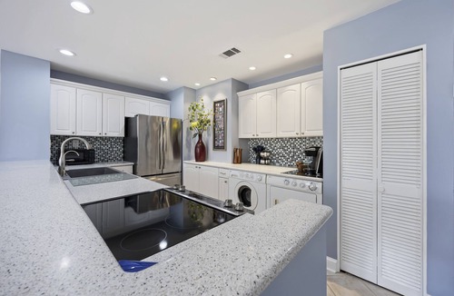 Shelter Cove Condo | Harbourside Haven – Amazing View! -Waterfront Luxury Villa in Shelter Cove, HHI