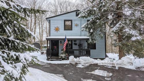 Lake Harmony Estates House | Harmony Cottage by AvantStay
