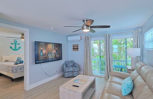Siesta Key Cottage | Haven cottage Across street from beach and Heated Pool