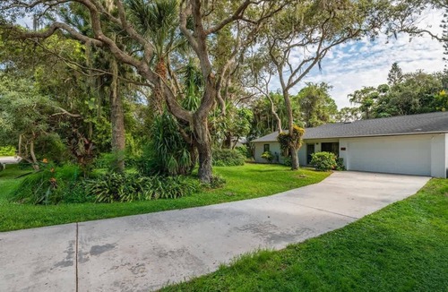 Osprey House | Heated Pool | 3 Beds | Near Beaches and parks