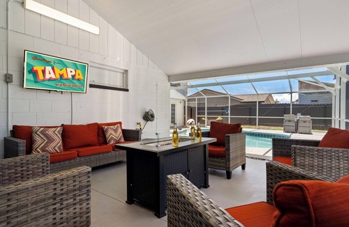 Tampa House | Heated Pool+ AMAZING NEW GAME ROOM! + Fire Pit, Outdoor TV - 5 bedrooms