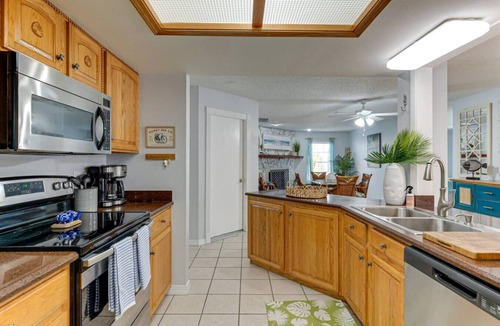West Bradenton House | Heated pool | Close to IMG + 7 minutes to beach!