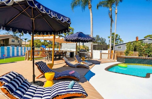 Seminole House | Heated Pool Gym Sauna Hot Tub Fire Pit & 7 Beds!