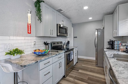 Largo House | Heated Pool Home w/PlayStation 5 & Games!