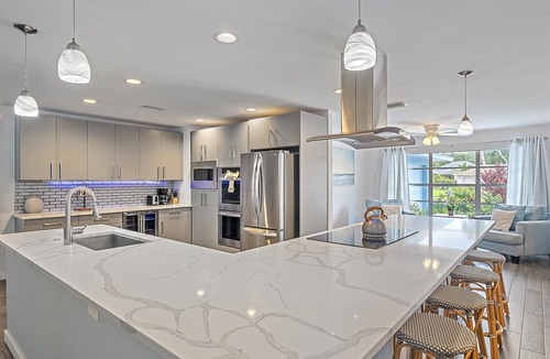 Trailer Estates House | Heated Pool, Perfect for Large Families, Groups