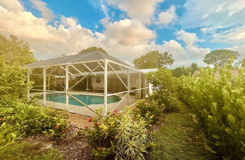 Jensen Beach House | Heated Pool! Sleep 10! Minutes to Beaches! 4 Bedrooms 3 Baths!