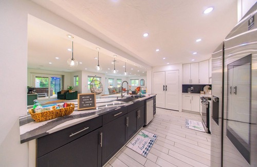 Whitfield House | Heated Pool Sleeps 14-Near SRQ, AMI, Beaches-Game Room-Outdoor Fun-Bunk Bed