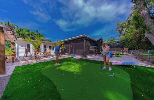 Whitfield House | Heated Pool Sleeps 14-Near SRQ, AMI, Beaches-Game Room-Outdoor Fun-Bunk Bed