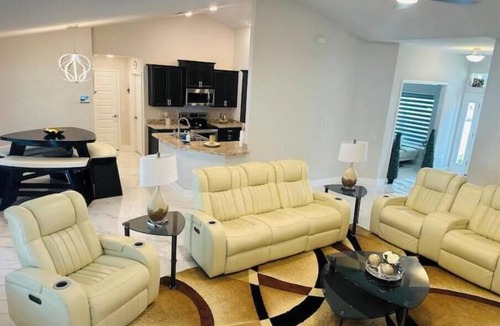 Weeki Wachee House | Heated Pool with saltwater system 1.6 mi to Weeki Wachee