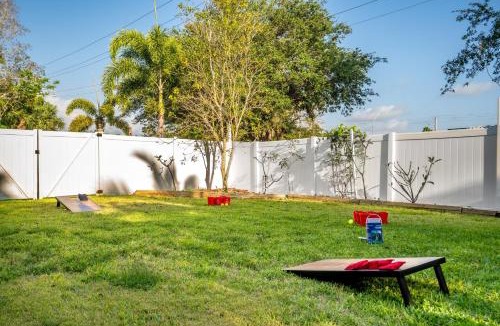 Palm River Estates House | HeatedPool, GameRoom, Pool Table & Darts, Fenced Yard