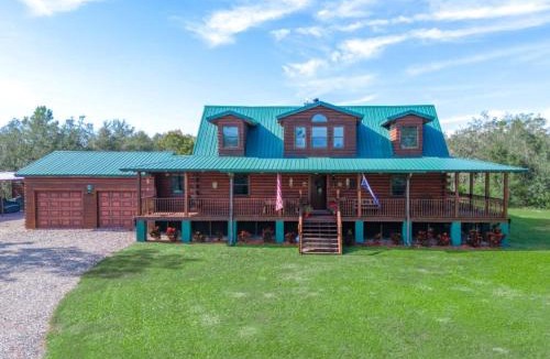 Frostproof House | Hidden Paradise Cabin Cozy Country Getaway