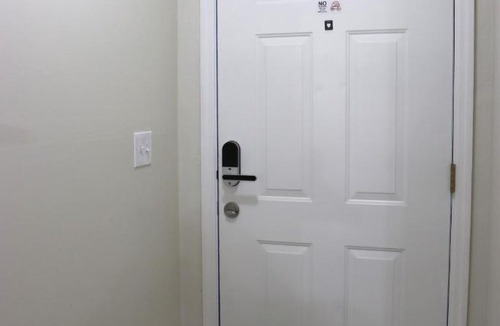 Lakeland Apartment | Hidden Sapphire-Apartment with Kitchen and Laundry