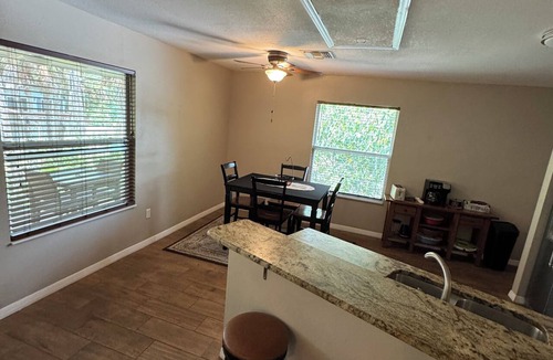 Weeki Wachee Gardens House | Hidden Spring Run Elevated Views 75" Smart TV kayaks Game Rm
