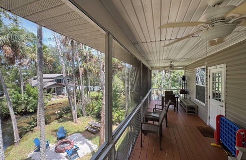 Weeki Wachee Gardens House | Hidden Spring Run Elevated Views 75" Smart TV kayaks Game Rm