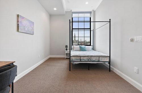 Olde Kensington Apartment | High-End 1BR with Rooftop Amenities