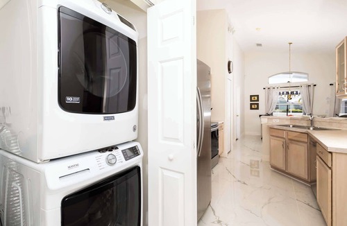 Westbury House | High Point Oasis - 4 BDR For 8