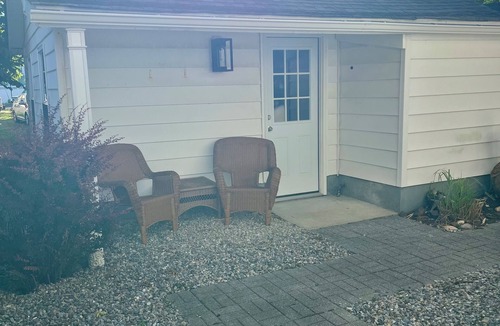 Highlands Cottage | Highlands cottage across the street from Proving Ground and Twin Lights Marina