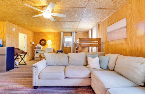 Center Moreland Apartment | Hike, Ski & Golf: Water-View Lake Winola Retreat!
