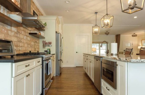 Fairview Cottage | Hillside Haven | 3BR Retreat Sleeps 8