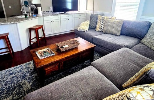 Lakeland House | Historic 2-Story Apartment in Downtown Lakeland for long or short term stays.