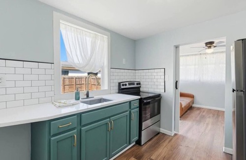 Downtown House | Historic Lemon Porch: Walk to Lake Mirror & Downtown