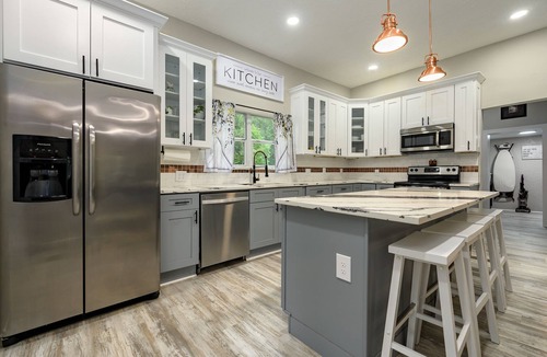 Winter Haven House | Historic Manor, sleeps 10+, 5 Bedroom, huge yard, lake, fishing, parks, events