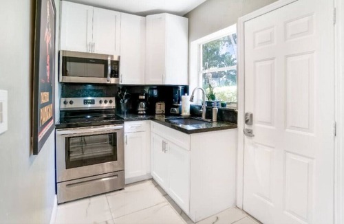 Northeast Miami Apartment | Historic MiMo District! Queen bed+Sofa bed+Parking