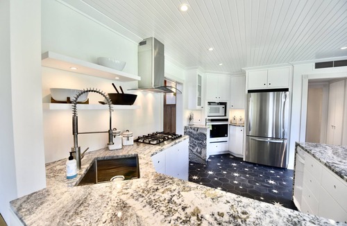 Avon House | Historic Sea Capt Home Overlooking Twilight Lake: Pool, Walk To Beach & Village