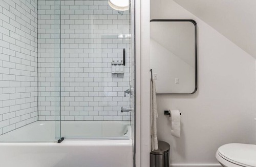 Cheyney Apartment | Historic Thornton Studio Retreat