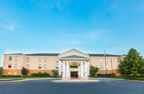 Westampton Hotel | Holiday Inn Express & Suites Burlington - Mount Holly by IHG