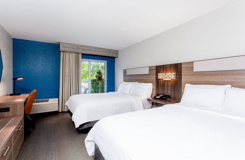 Highpoint Hotel | Holiday Inn Express Clearwater East - Icot Center by IHG