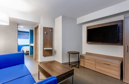 Highpoint Hotel | Holiday Inn Express Clearwater East - Icot Center by IHG